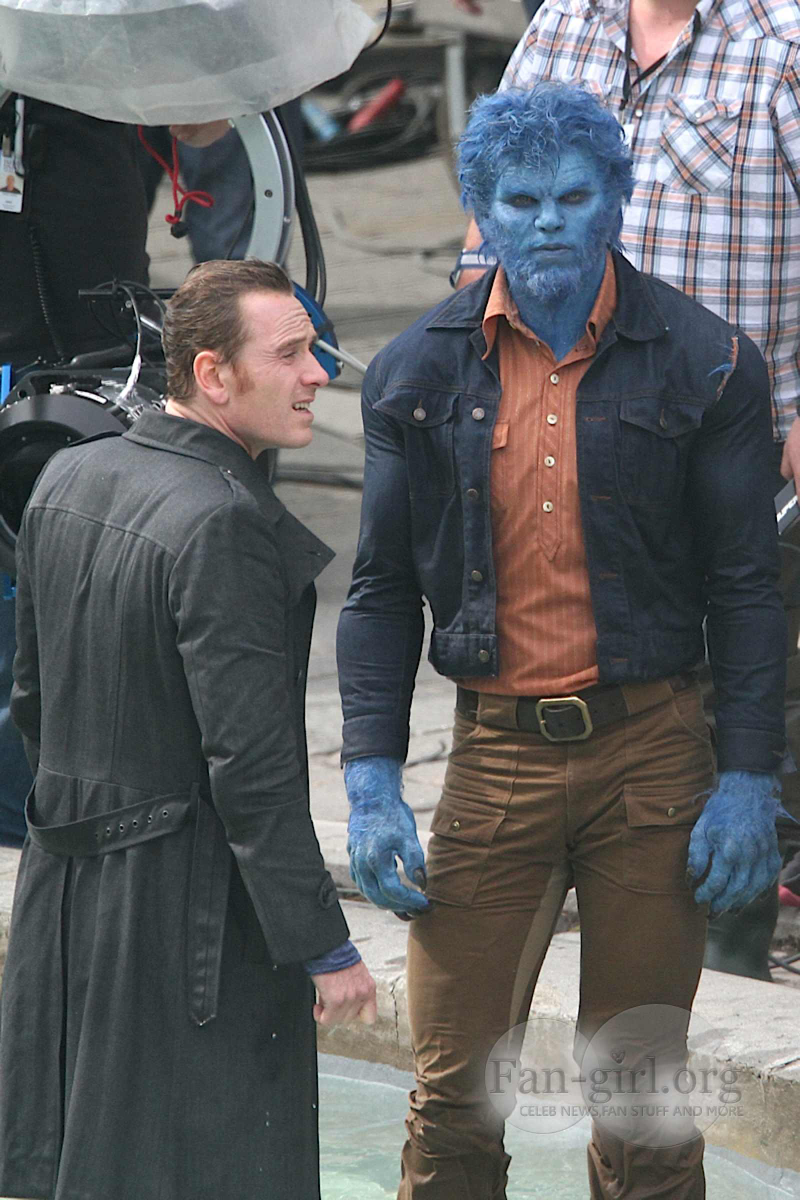 Illustration for article titled Set photos reveal epic fight scenes in X-Men and Captain America 2!
